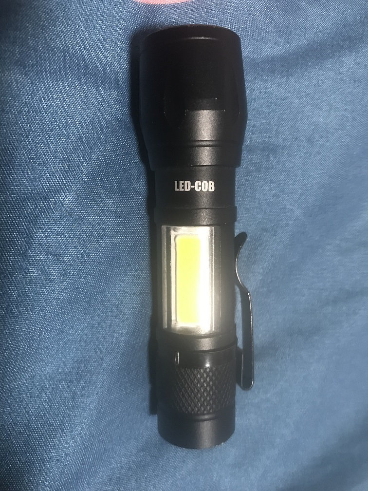 一体LED可伸缩变焦手电筒